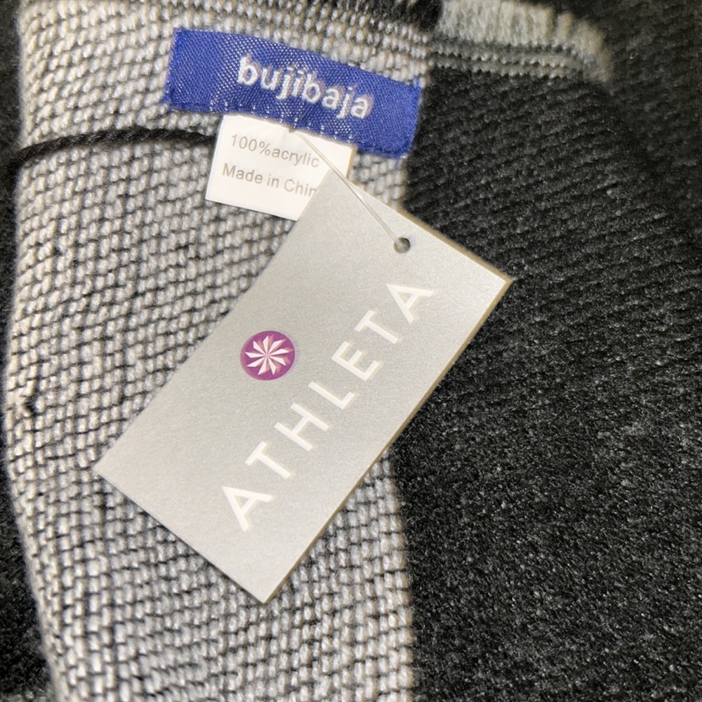 Athleta Ruana charcoal gray black color block fringe wrap - Picture 4 of 6